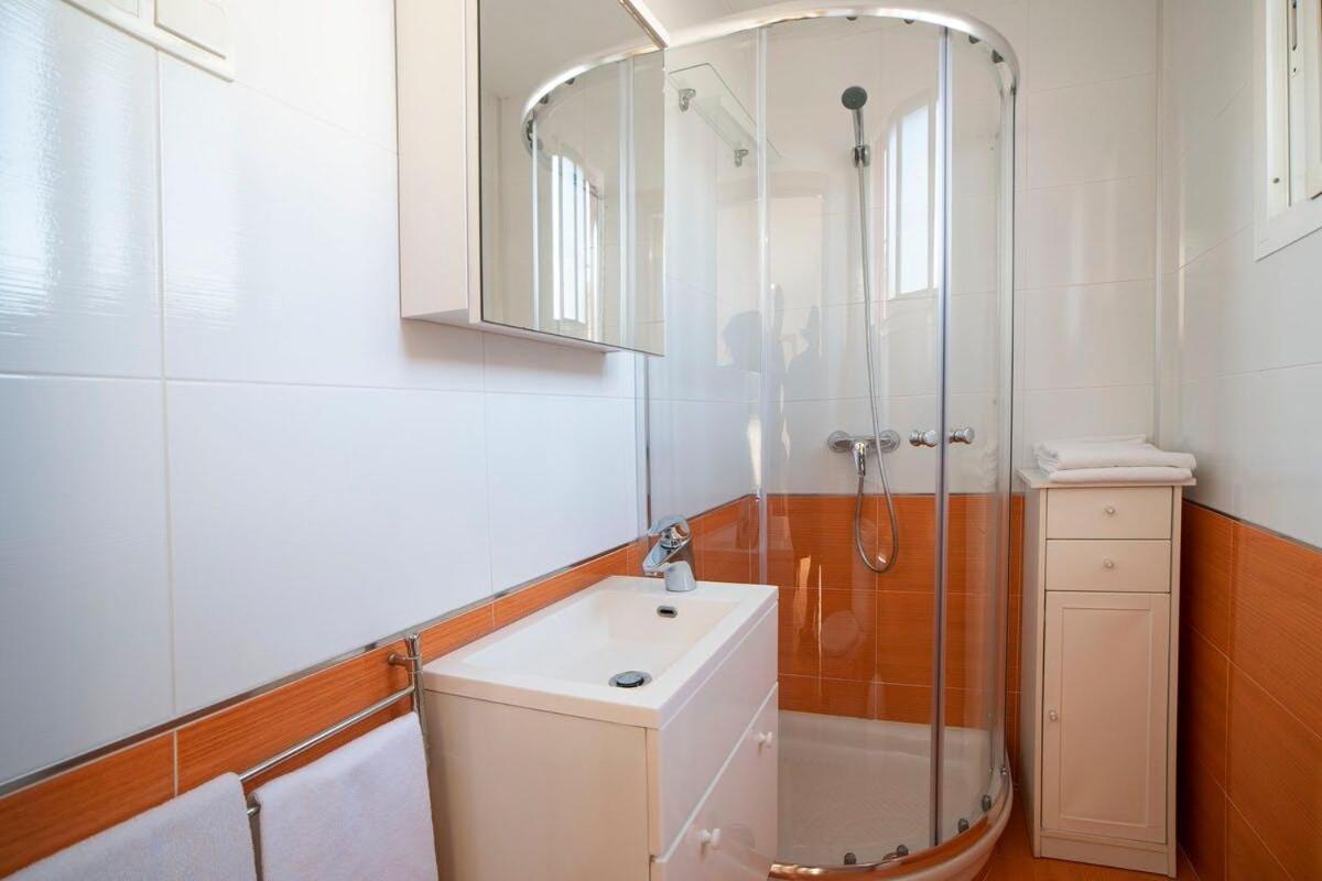 Bonito Apartamento Con Terraza - Pedregalejo Playa Málaga Exteriör bild